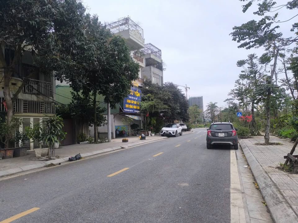 Đất nền Cổ Linh - Phố Trạm, Long Biên 76m² giá 26 tỷ - Tiềm năng tăng giá vượt trội!