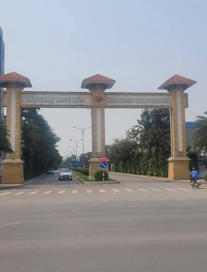 Nhà Riêng Long Biên 40m² – Ô Tô Vào Tận Nhà, Sổ Đỏ Sẵn Sàng!