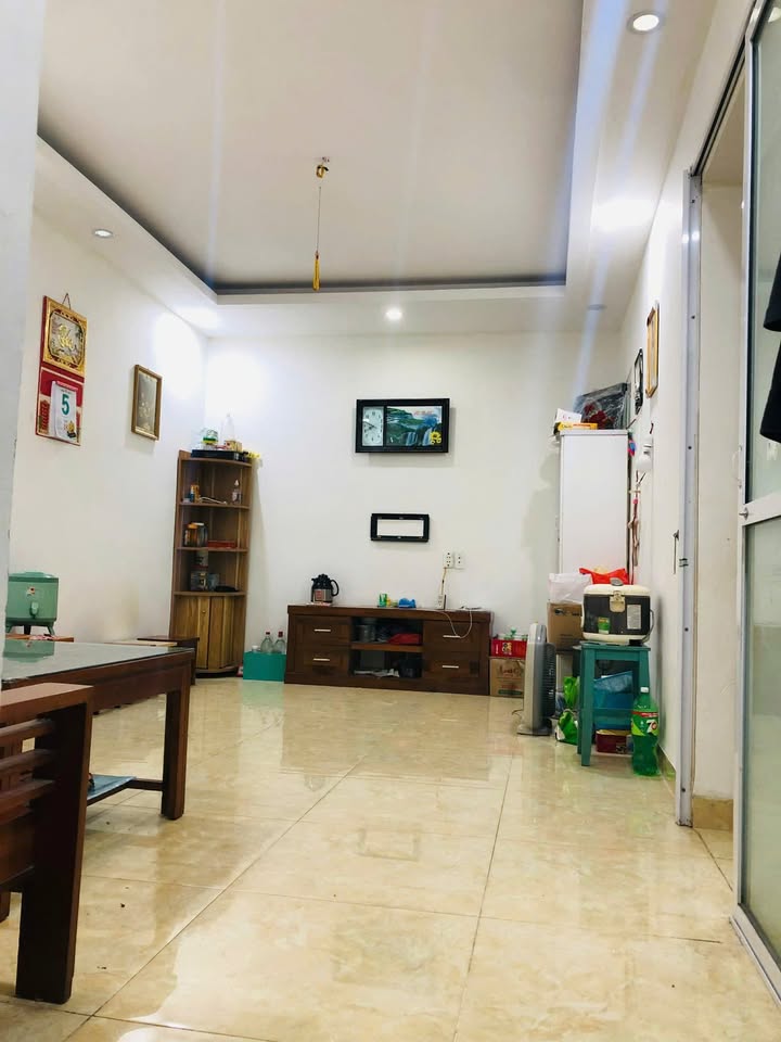 Cho thuê Căn hộ 100m² Hoàng Quốc Việt, 3PN - Giá 10 Triệu/tháng