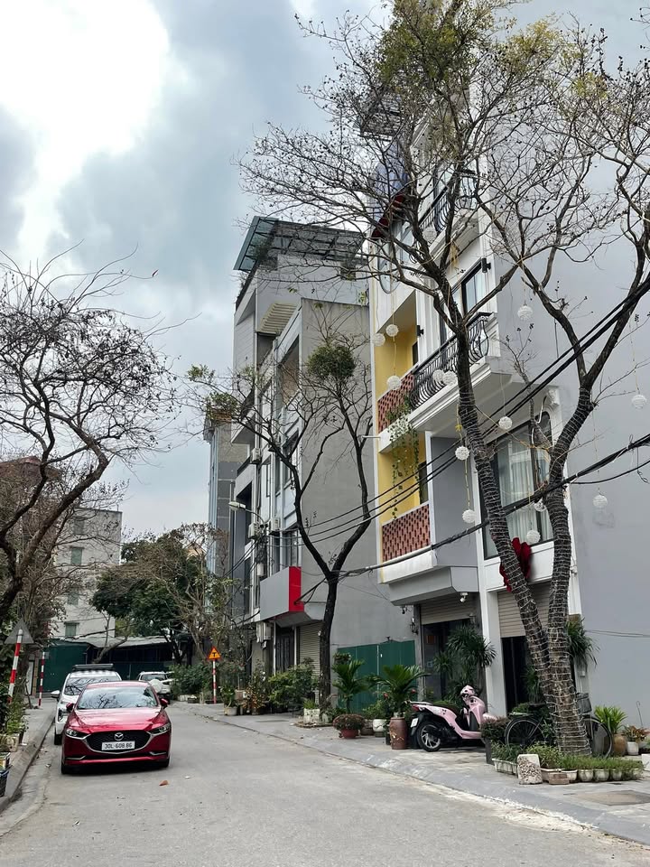 Nhà Phân Lô Long Biên 42m² giá 15.8 tỷ - Mặt tiền kinh doanh