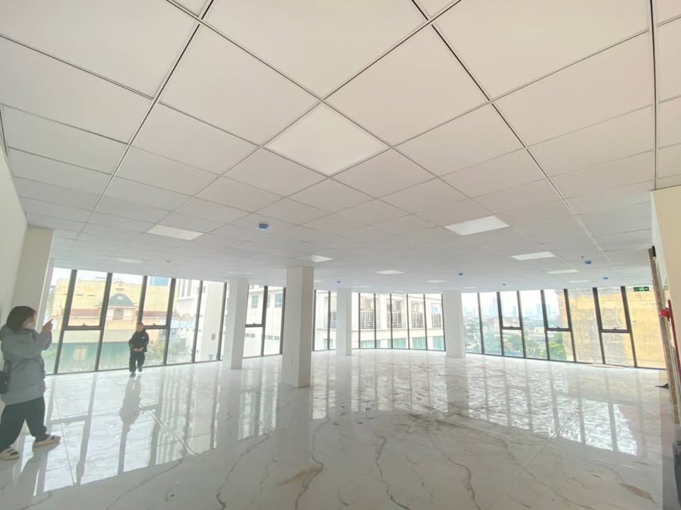 Văn phòng 140m² Nam Trung Yên, Cầu Giấy - Sẵn sàng làm việc!