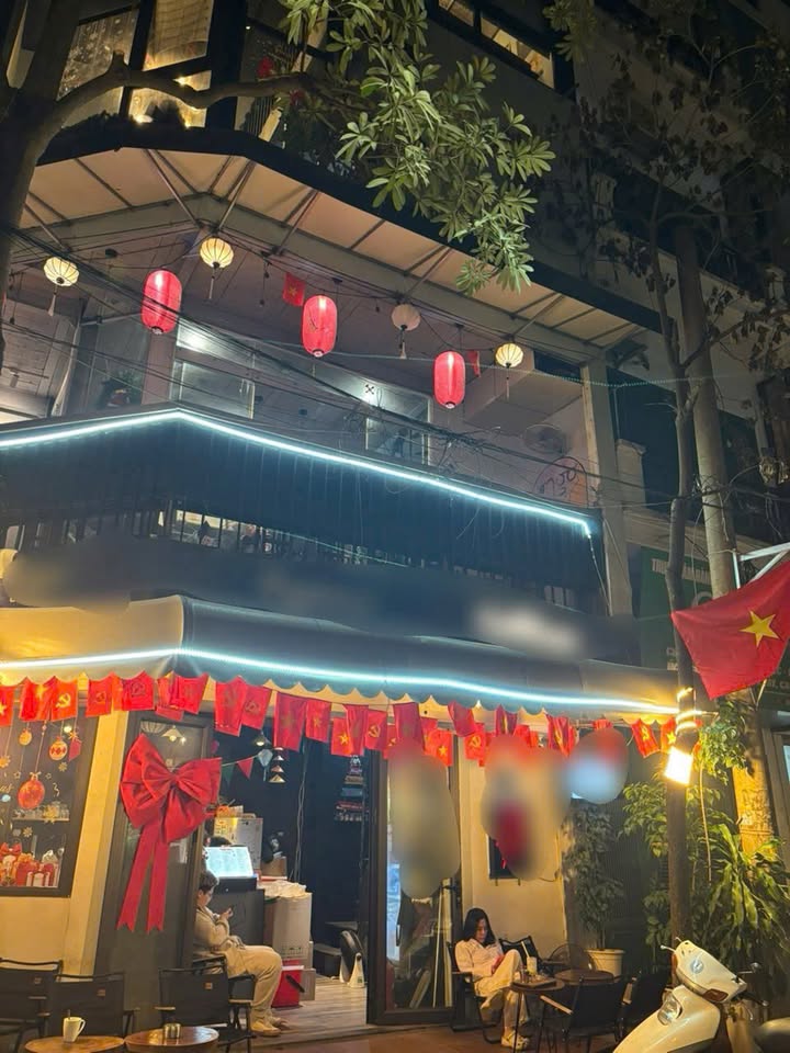 Sang Nhượng Quán Cafe Lô Góc Huỳnh Thúc Kháng, Đống Đa - 80m² x 4 Tầng