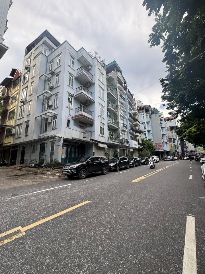 Nhà Mặt Phố Trần Quang Diệu, Đống Đa - 70m² x 4.5 Tầng, Góc 2 Mặt Tiền Kinh Doanh Sầm Uất