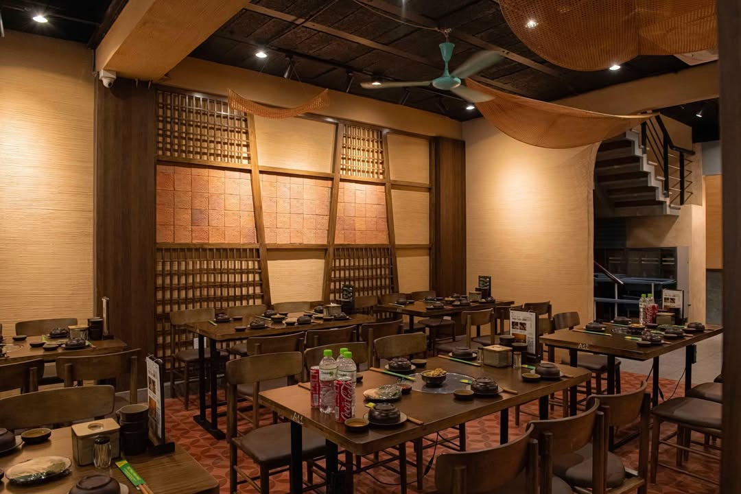 Nhà Phố Hai Bà Trưng 100m² - Mặt tiền kinh doanh sầm uất, 60 triệu/tháng!