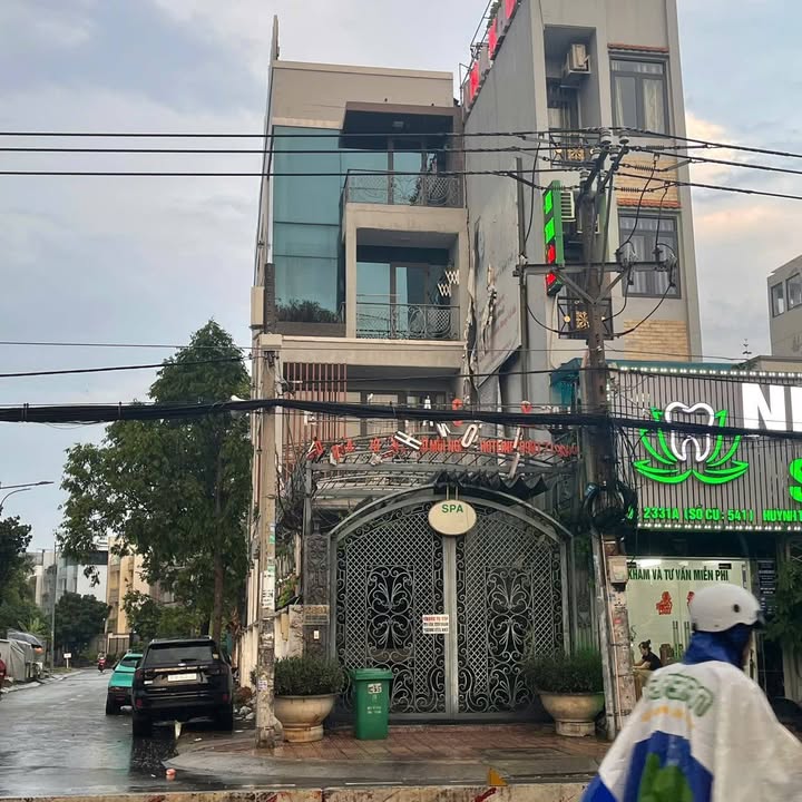 Nhà Phố Nhà Bè 150m² giá 22.5 tỷ - Góc 2 Mặt Tiền Kinh Doanh!