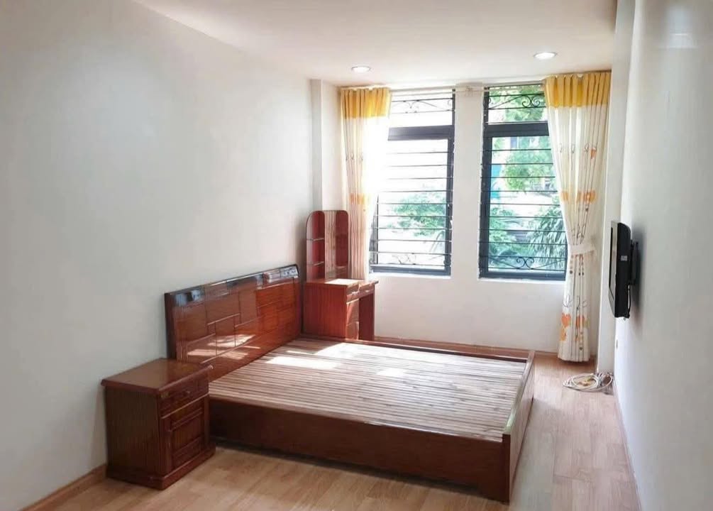 Cho thuê nhà Hoàng Công Chất, Bắc Từ Liêm - 4 tầng, 180m², ô tô đỗ cửa