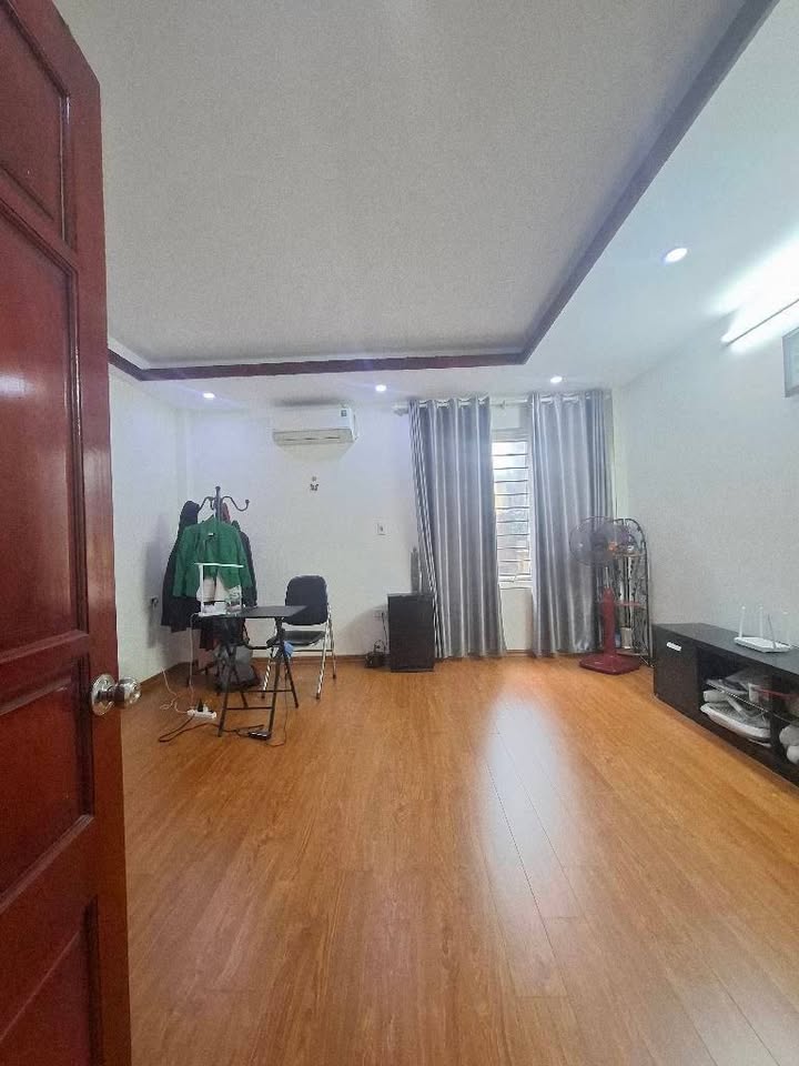 Nhà phố Lĩnh Nam, Hoàng Mai 35m² - Chính chủ bán, sổ đỏ sẵn sàng!