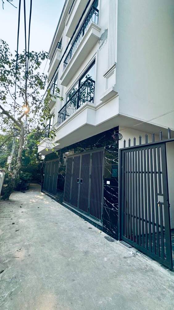 Nhà riêng Hoàng Quốc Việt 40m² - Cạnh Viện E - 8 Tỷ - Sổ Đỏ Chính Chủ