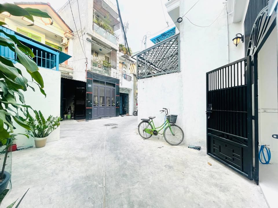 Nhà riêng Nguyễn Phúc Chu 48m² - Ô tô vào tận nhà, sẵn sàng ở ngay!