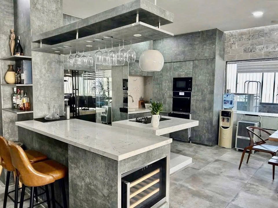 Penthouse Đẳng Cấp 306m² - 2 Tầng View Biển Trần Phú, Đà Nẵng