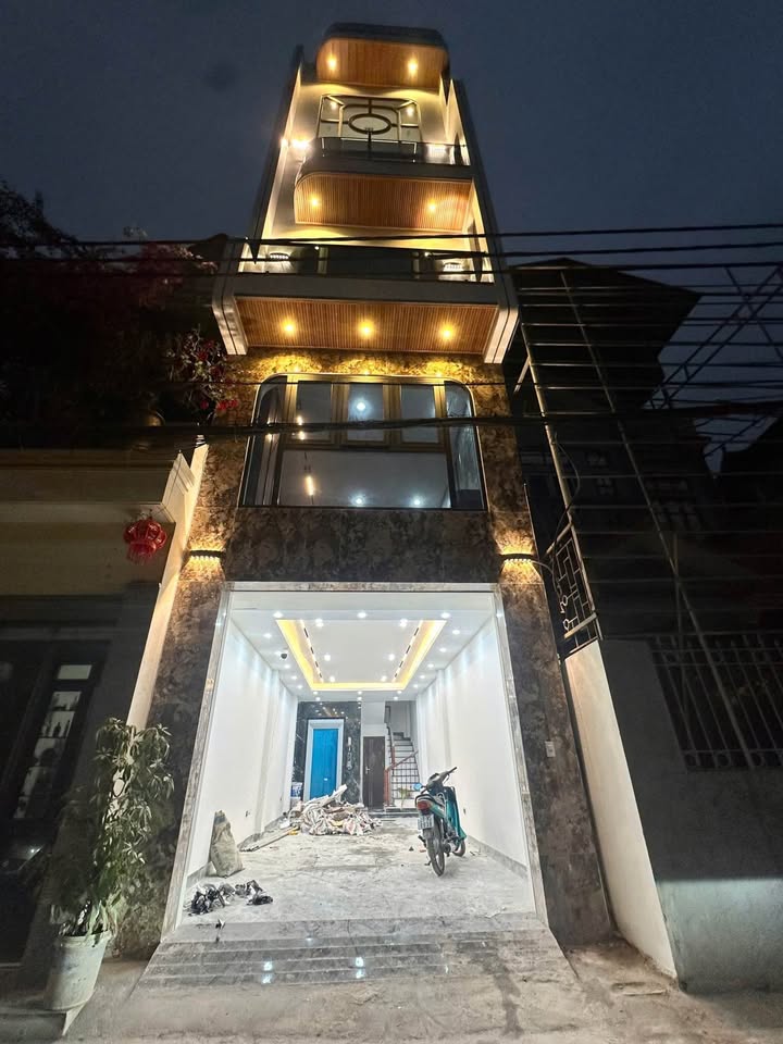 Nhà Phố Trạm Long Biên 55m² - Ô tô vào tận nhà, full nội thất!