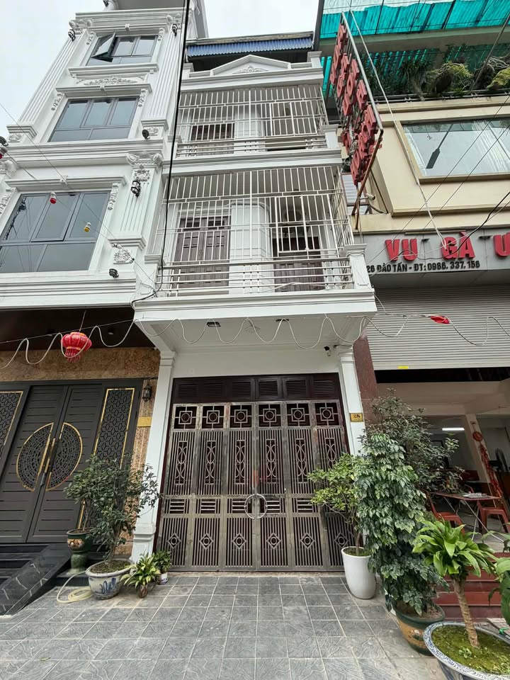 Nhà 3.5 Tầng Đào Tấn 64m² - Hướng Tây Nam - Giá 4.5 Tỷ