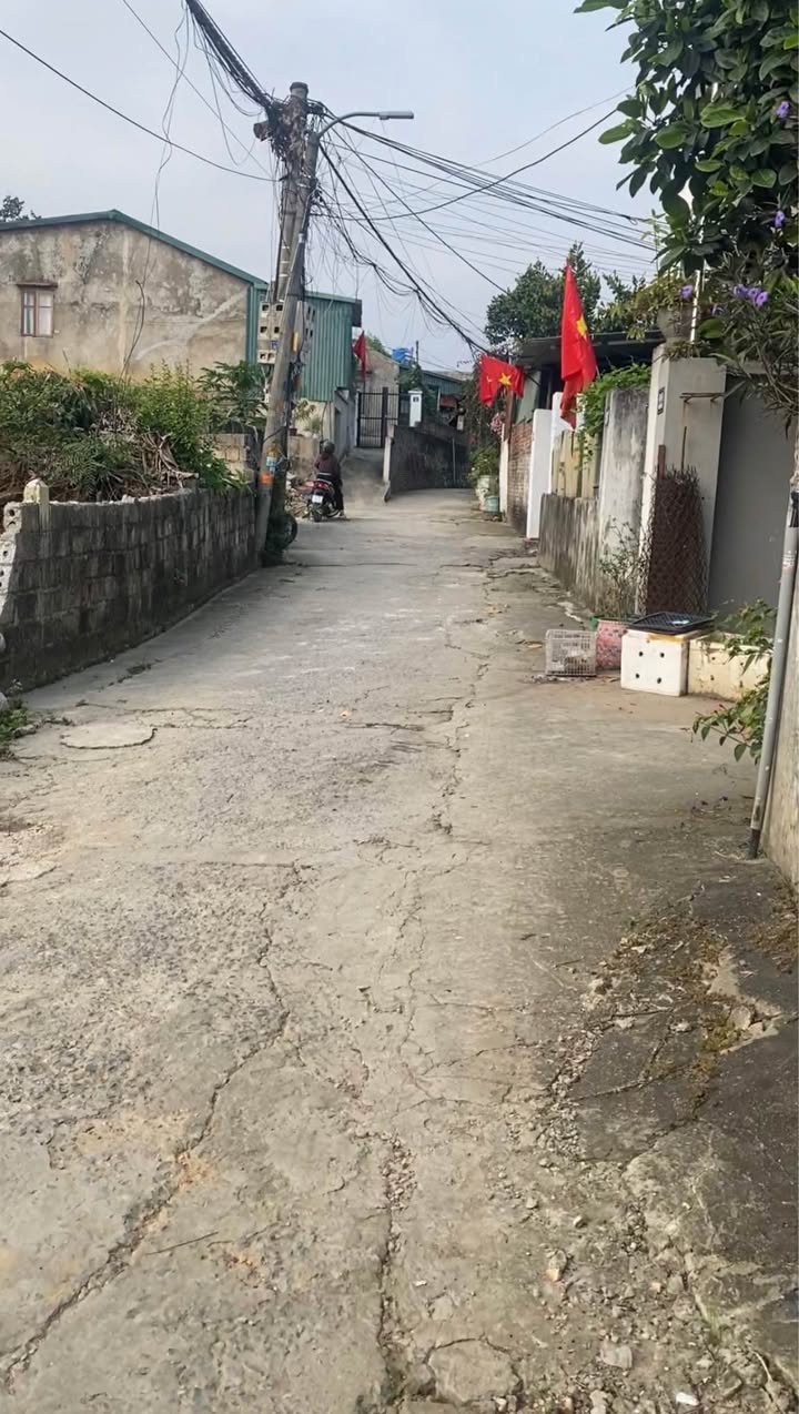 Đất Hạ Long hơn 1 tỷ - Sổ đỏ sẵn, đối diện chợ Hòa Bình