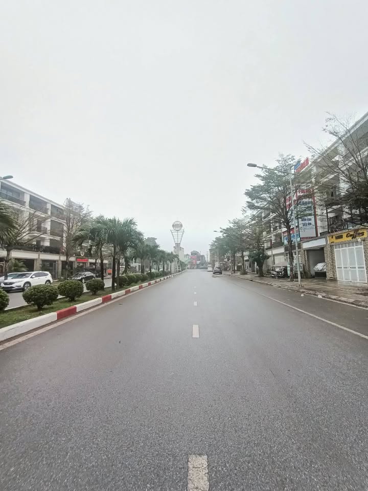 Nhà Mặt Tiền Tuyến 1 Sơn Tây (95m²) - Kinh Doanh Sầm Uất, Hướng Đông Nam