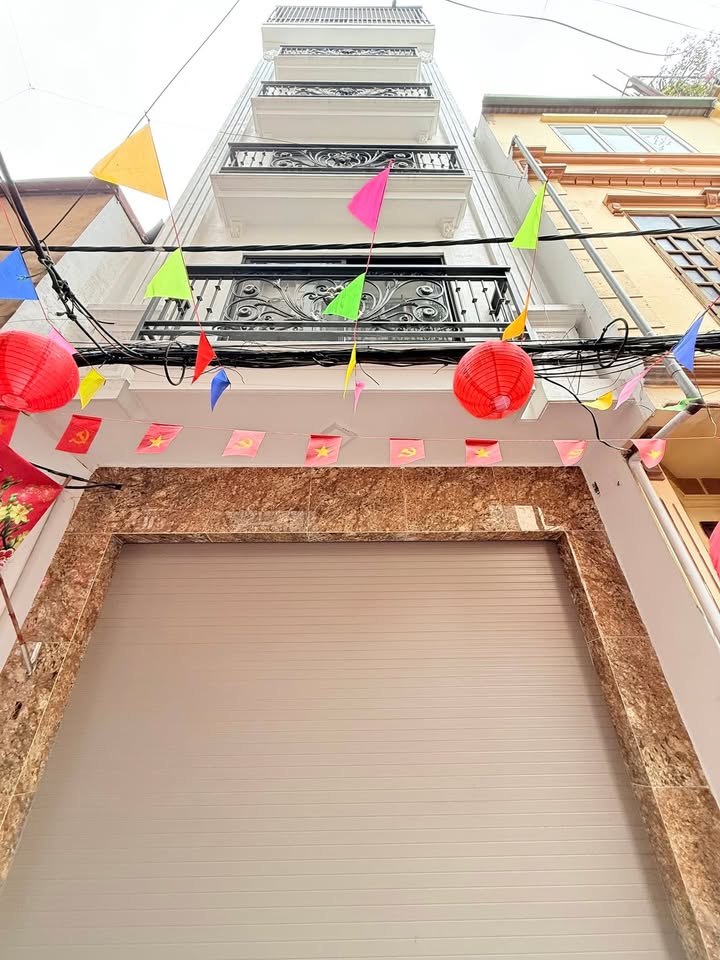 Nhà Phố Nguyễn Đình Hoàn, Cầu Giấy 18 tỷ - Vị trí đắc địa