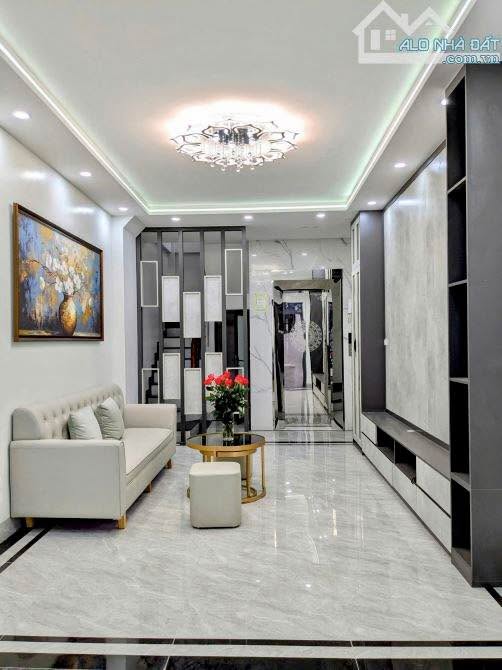 Nhà riêng Kim Đồng 270m² - Lô góc, sát ô tô, thiết kế hiện đại!