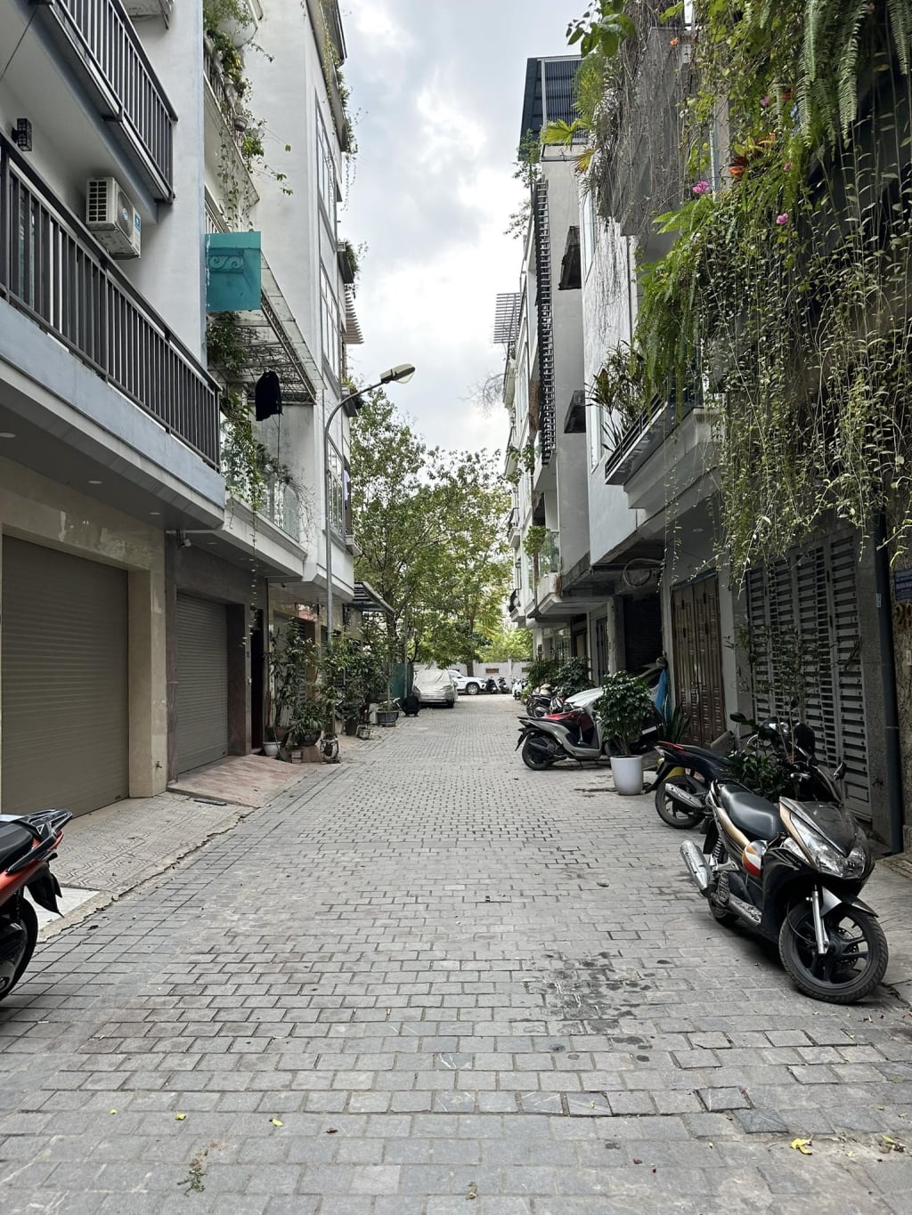 Nhà riêng Cầu Giấy 100m² - Ô tô đỗ ngày đêm, thang máy, full nội thất!