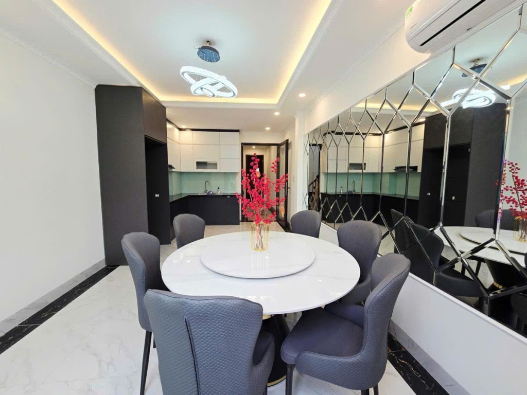 Chung cư 71 Nguyễn Chí Thanh 94m² giá 11 tỷ - Trung tâm Ba Đình, sẵn sàng ở ngay!