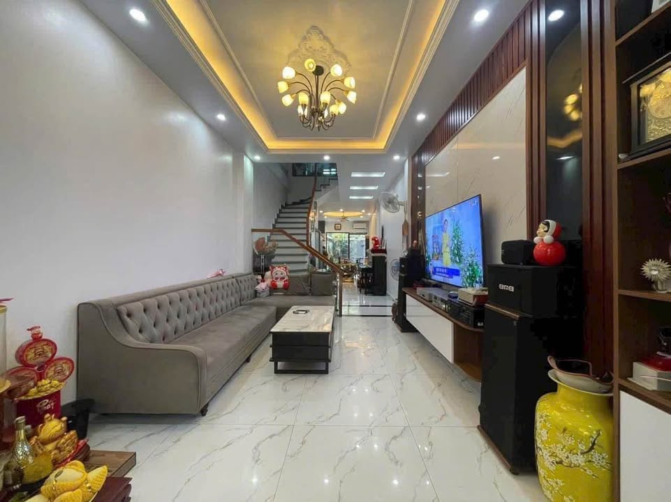 Nhà 70m² 4 Tầng Mặt Ngõ Trần Nguyên Hãn, Hải Phòng - Kinh Doanh Tốt