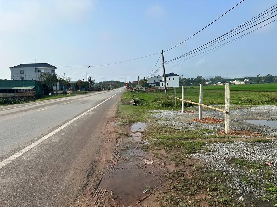 Mặt Tiền Tĩnh Lộ 17 Thạch Hà - Kinh Doanh Sầm Uất 100m² - Giá 2.x Tỷ