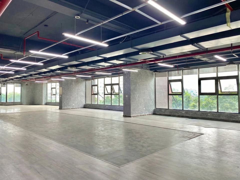 Sàn văn phòng Mạc Thái Tổ 1000m² giá thỏa thuận - An ninh 24/7