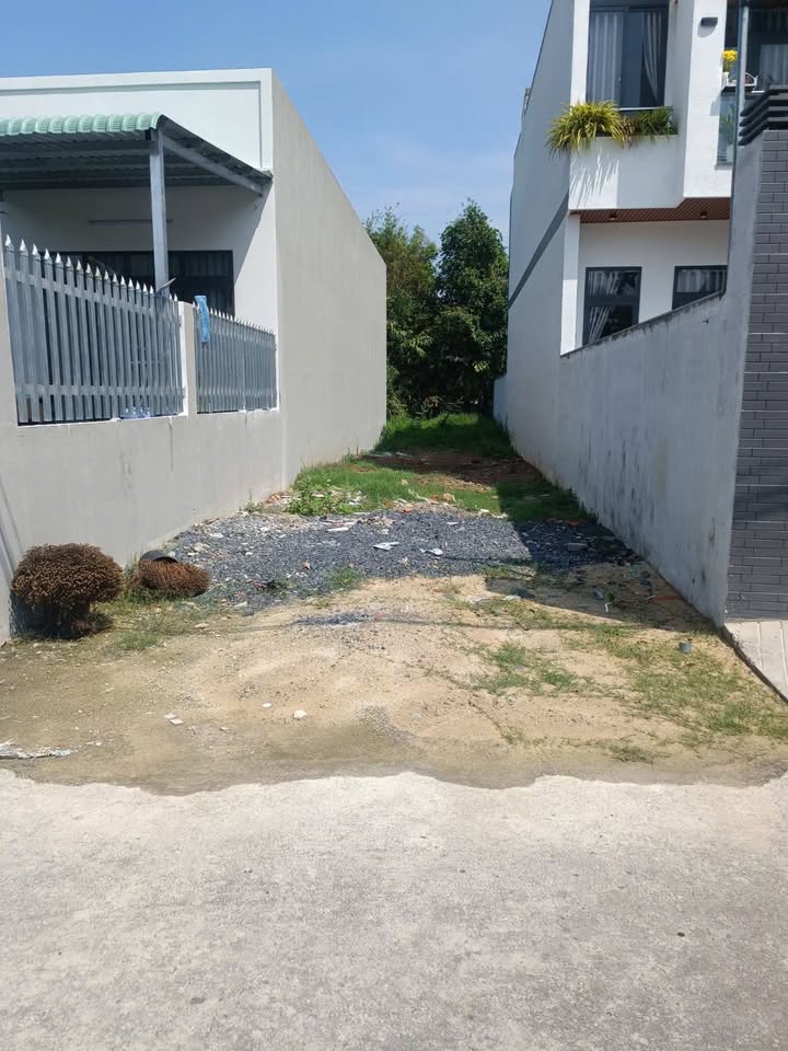 Bán đất Tương Bình Hiệp TDM 141.8m² - Sổ đỏ 60m² TC - Giá 1.95 Tỷ