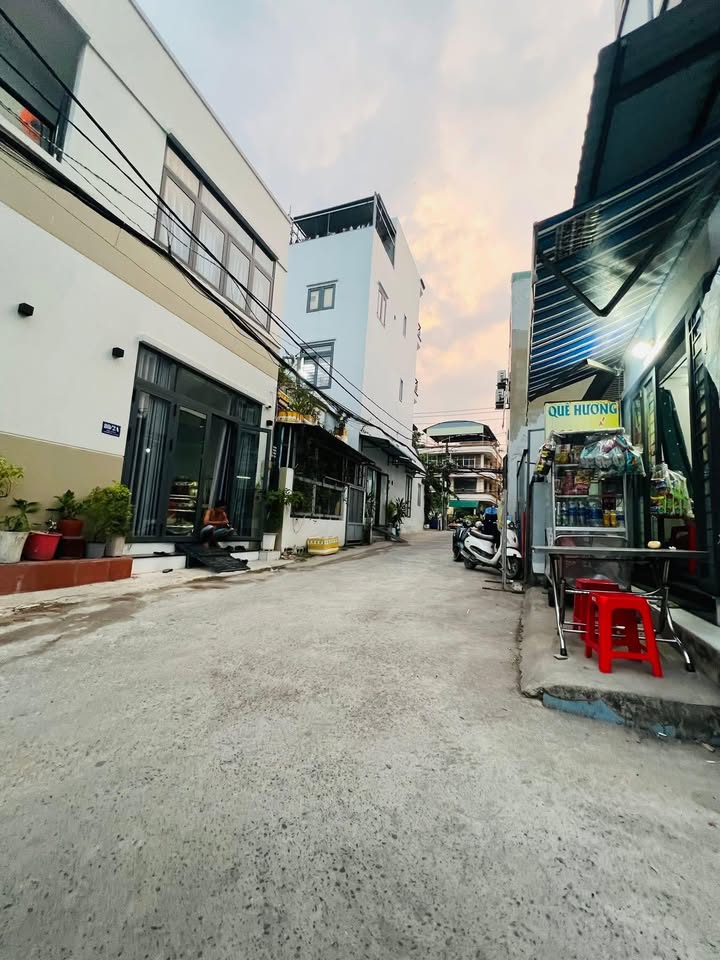 Nhà 12 Phòng Hẻm Xe Hơi Lê Văn Việt, TP. Thủ Đức - 80m² Giá 5.2 Tỷ