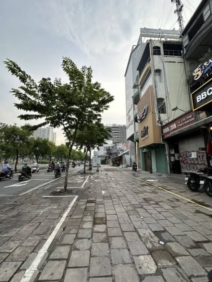 Nhà Phố Võ Văn Kiệt, Quận 1 - 23m² Sổ Hoàn Công, Giá 3.5 Tỷ