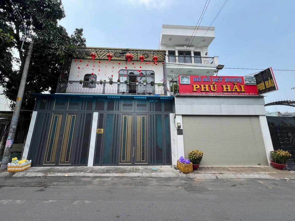 Nhà Phố Hóc Môn 176m² 9.9 tỷ - Mặt tiền kinh doanh đắc địa!