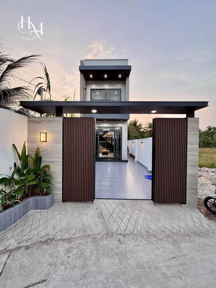 Nhà phố Mỹ Tho 140m² - Thiết kế Villa hiện đại, full nội thất!