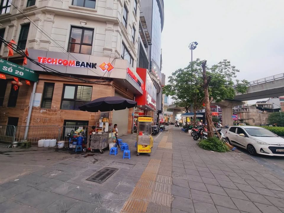 Nhà Lô Góc Kinh Doanh Đường Nguyễn Văn Huyên, Cầu Giấy - 70m², 4 Tầng, 26 Tỷ