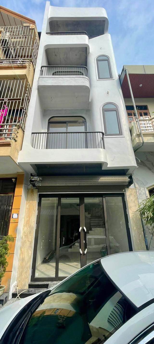 Nhà Mặt Tiền Lộc Vượng, Nam Định 61m² - Giá 5.8 Tỷ, Ô Tô Đỗ Cửa