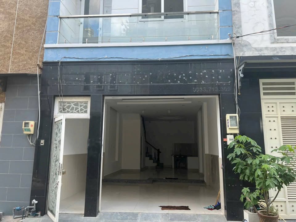 Nhà Nguyên Căn Full Nội Thất Lã Xuân Oai Q9, 4PN - Giá 11 Triệu/Tháng