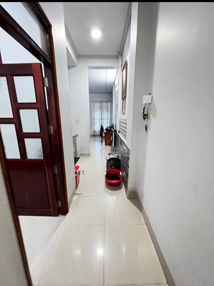 Bán Nhà 3 Tầng Mặt Tiền Võ Văn Kiệt, Phan Thiết - 100m², Hướng Nam, Sổ Hồng