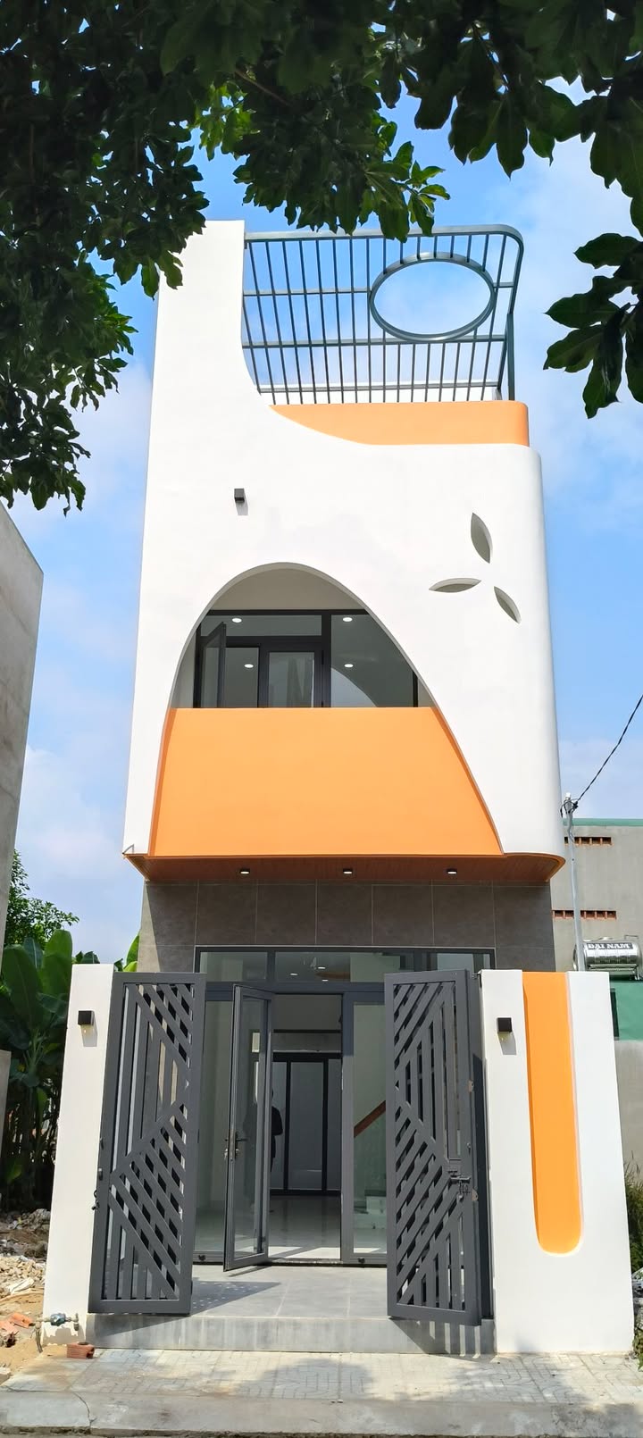 Nhà 3 Tầng Trung Tâm Long Phước - 50m² - 4.1 Tỷ - Sổ Hồng Hoàn Công