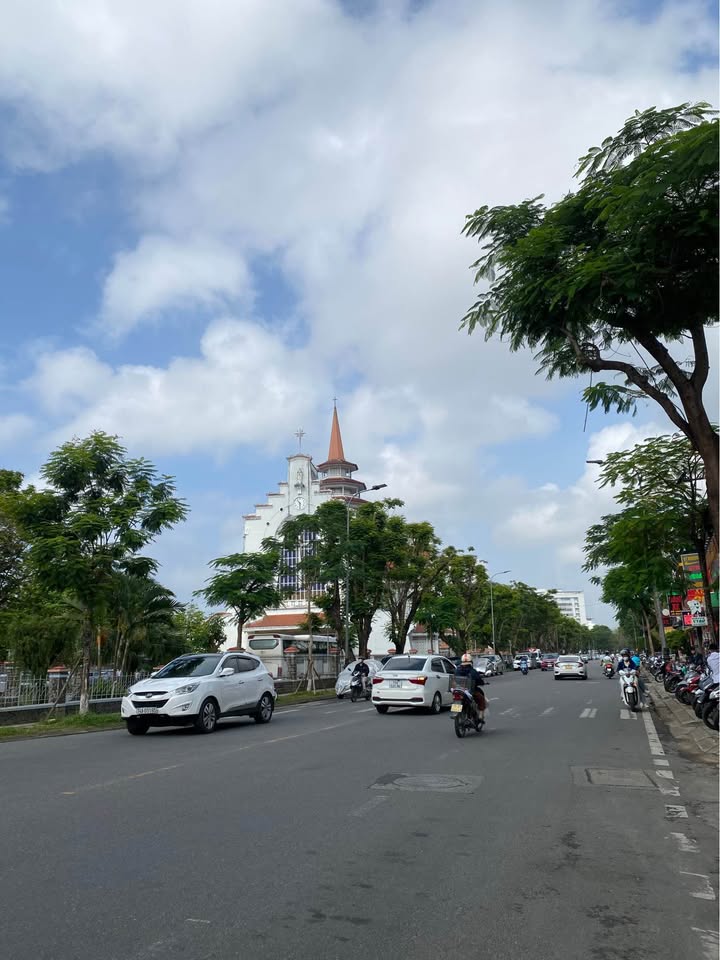 Mặt Tiền Nguyễn Huệ, Huế - Góc 2 Mặt Tiền 110m² Giá Tốt