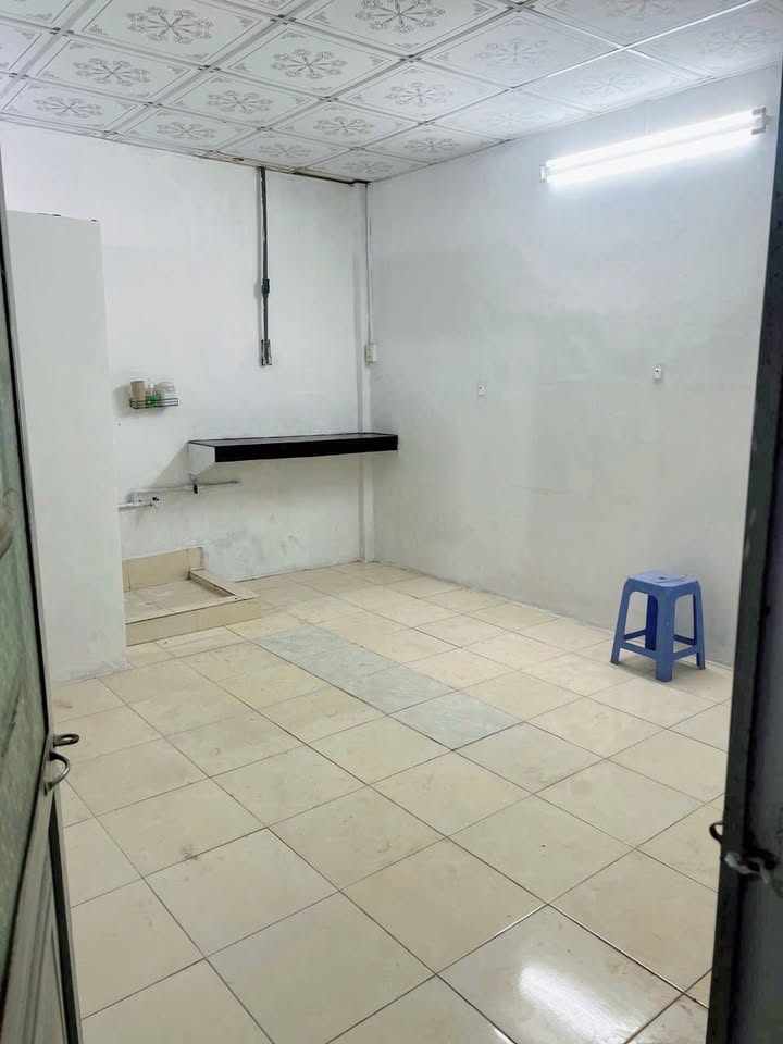 Phòng Trọ Ninh Kiều 25m² Giá 1.8 Triệu - Sẵn Máy Lạnh, Trung Tâm