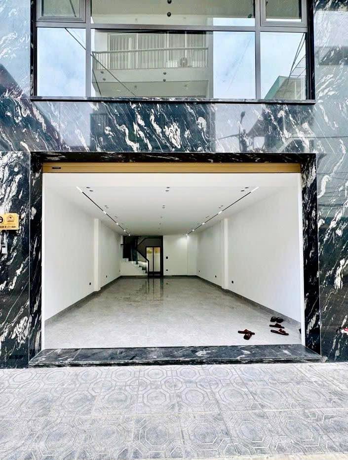 Nhà riêng Định Công 88m² 30 tỷ - Ô tô vào tận nhà, an ninh tốt!