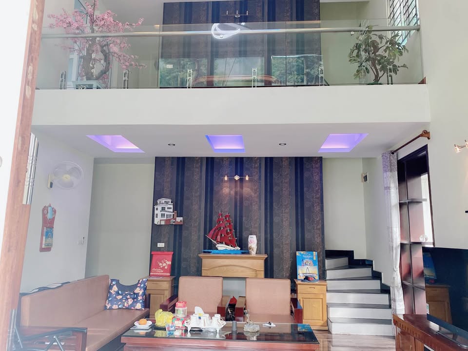 Cho Thuê Biệt Thự 300m² Kinh Doanh Cẩm Thủy - Giá 15 Triệu/Tháng