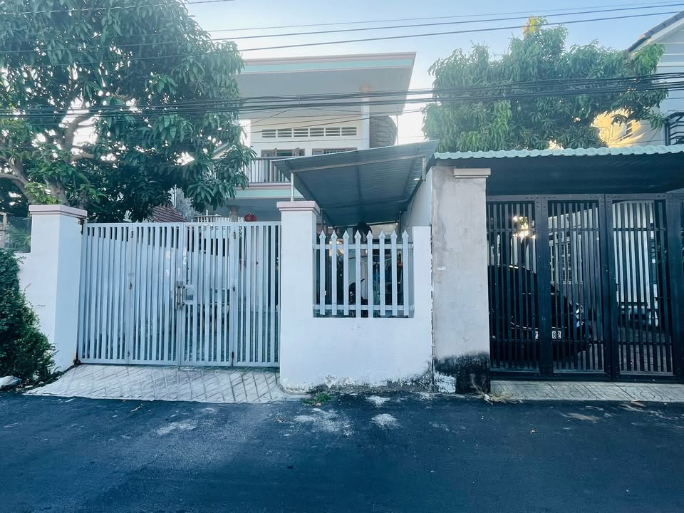 Nhà lầu Huỳnh Tịnh Của, Long Điền 130m² - Ô tô vào tận nhà!