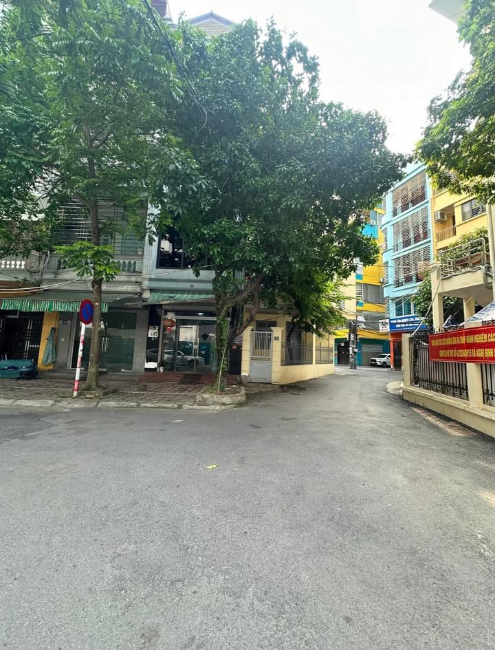 Nhà Mặt Tiền Hoàng Quốc Việt 60m² - Lô Góc Kinh Doanh Đắc Lợi - 17 Tỷ