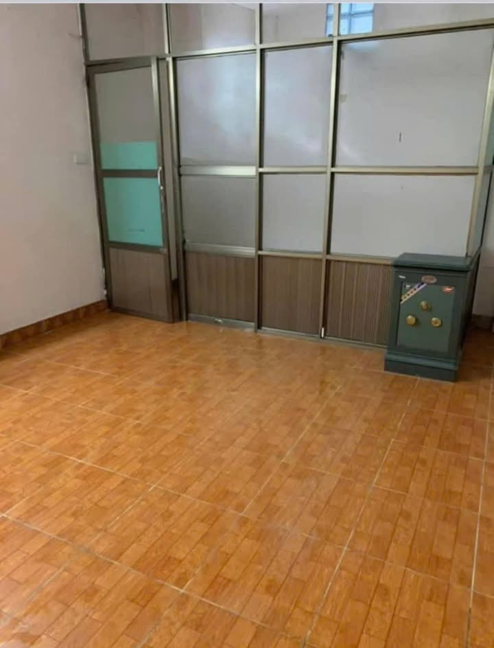 Cho thuê nhà 2 tầng 4.5 triệu/tháng gần Cầu Chương Dương, Long Biên