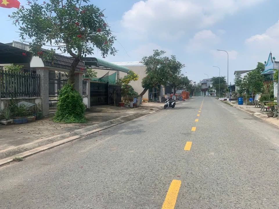 Nhà Mặt Tiền Kinh Doanh Đường XB2, Tân Uyên - 150m², Thổ Cư 100%