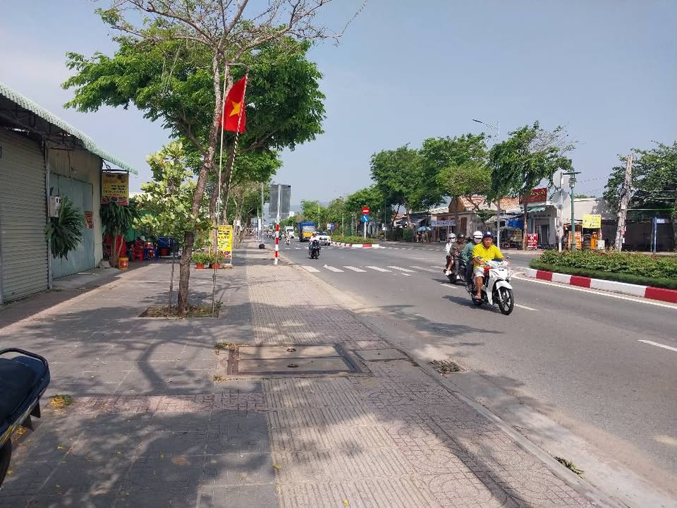 Đất nền TP Bà Rịa 1800m² giá 11.9 tỷ - Sổ đỏ chính chủ, bán gấp!