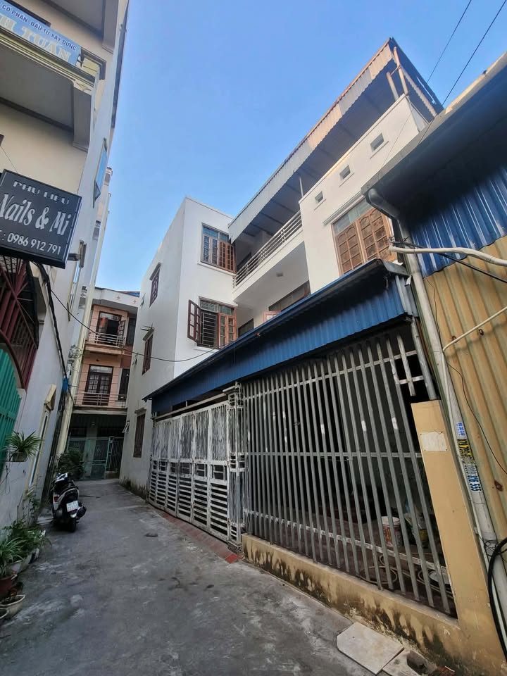 Cho thuê nhà 3 tầng 150m² mặt tiền 20m đường Bái, Nam Định - Giá 8 triệu/tháng