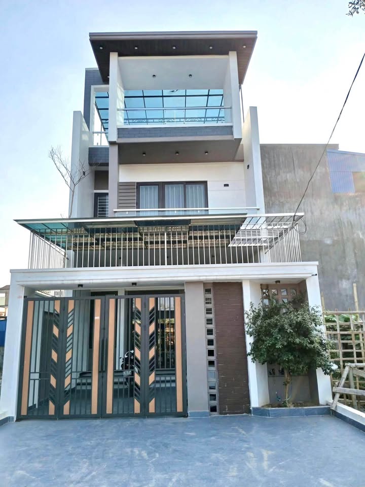 Nhà Hùng Vương Nam Định 200m² 7.2 tỷ - Ô tô trong sân