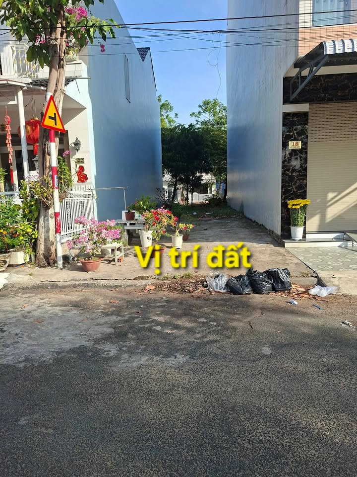 Bán Đất Nền TTTM Phú Mỹ 90m² - Vị Trí Vàng, Sổ Hồng Sẵn Sàng