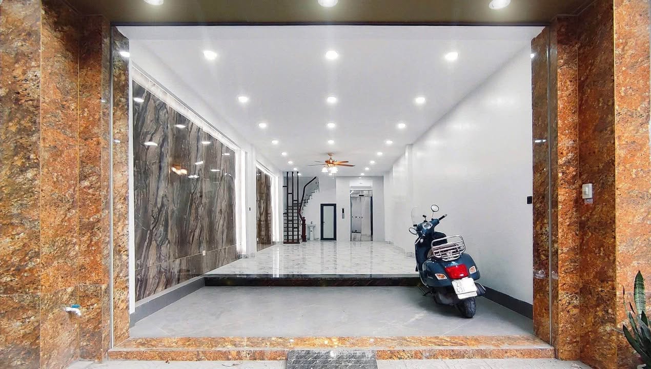 Nhà Phố Hoàng Mai 61m² giá 23,5 tỷ - Mặt tiền kinh doanh