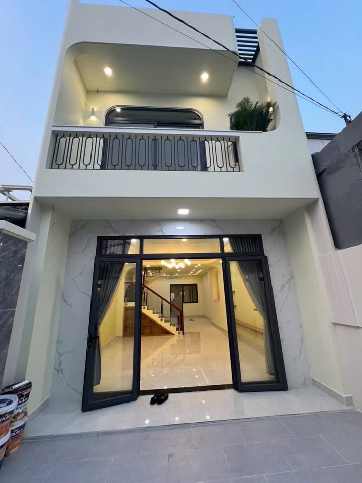 Nhà 90m² Phường Bình Trưng Đông, TP. Thủ Đức - Sổ Hồng Hoàn Công, Xe Hơi Đậu Trong Nhà