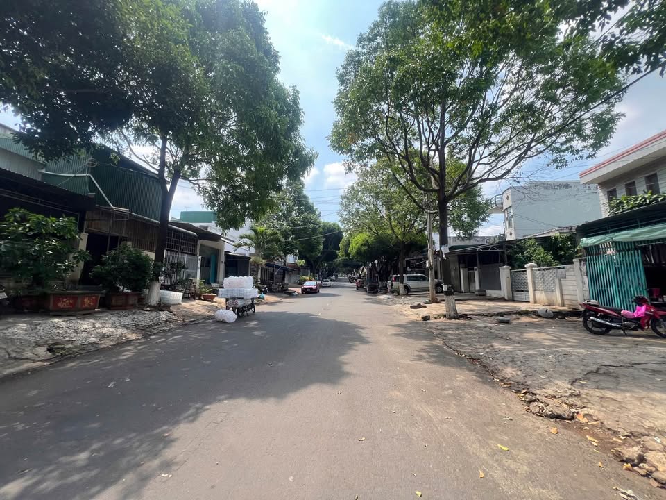 Nhà Phố Đào Duy Từ Buôn Ma Thuột 76m² - Mặt tiền kinh doanh đắc địa!